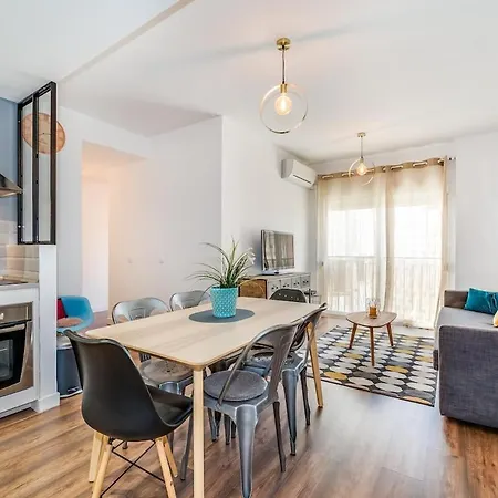 C29 - Trendy Central With Small Parking And Terrace *